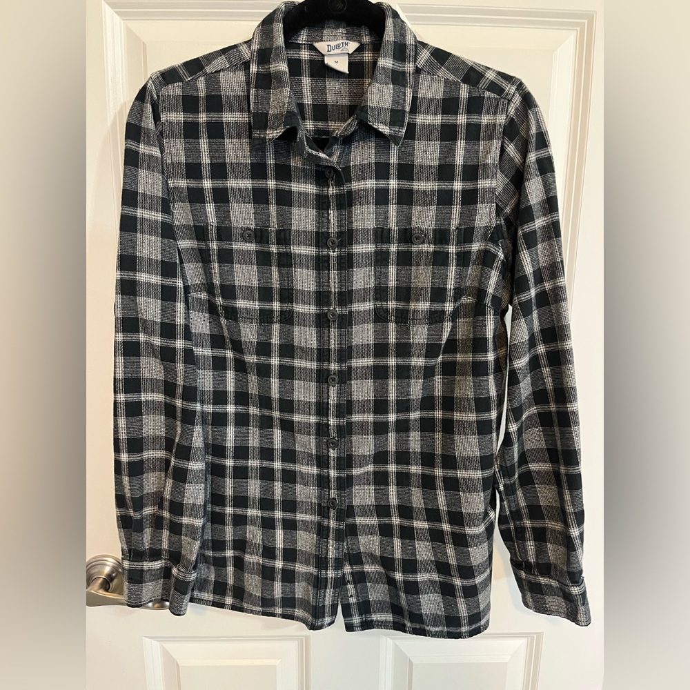 Duluth Trading Co Women’s Black and Gray Checkered flannel medium Shirt